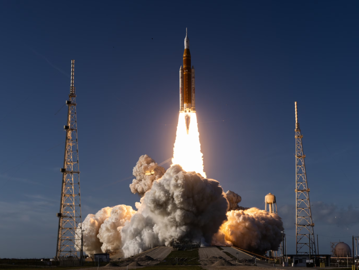 Artemis II Astronaut Reports Microsoft Outlook Not Working Aboard