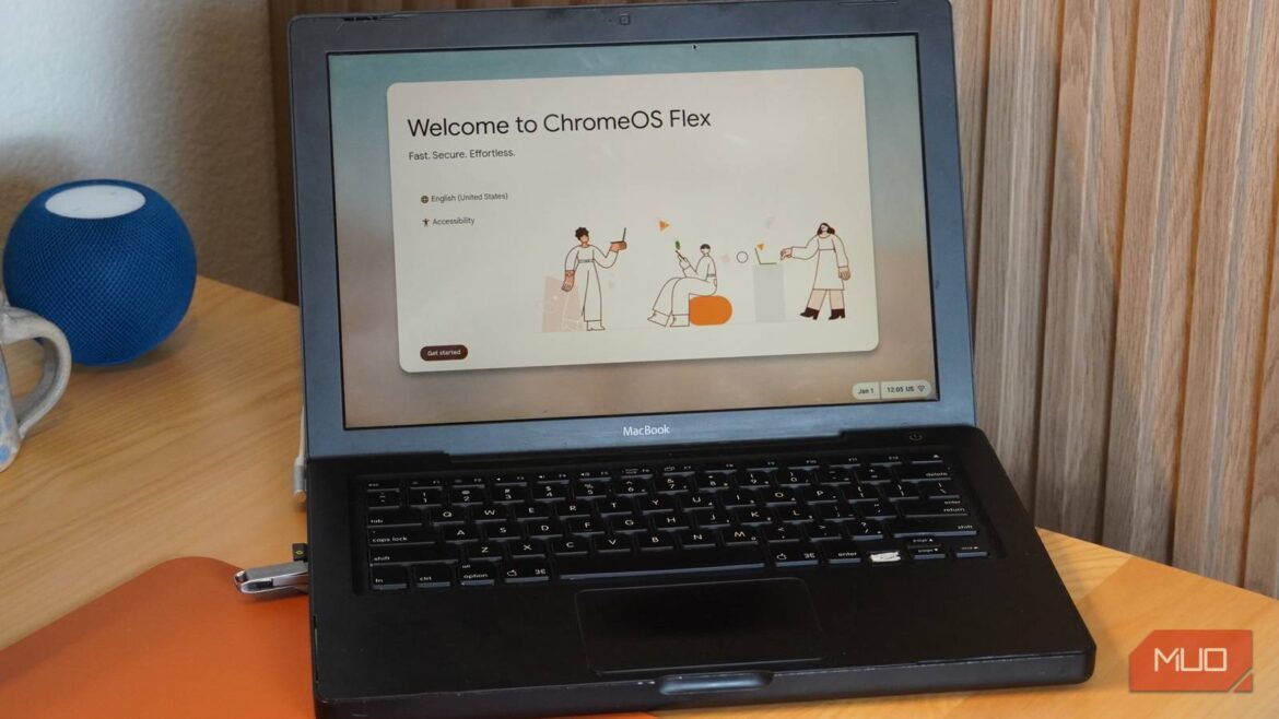 This $3 flash drive turned my ancient laptop into a working Chromebook