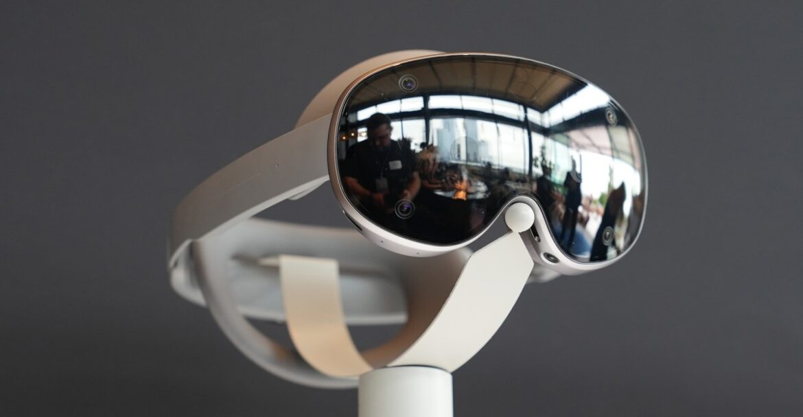 You can now turn 2D apps into 3D while using the Galaxy XR headset